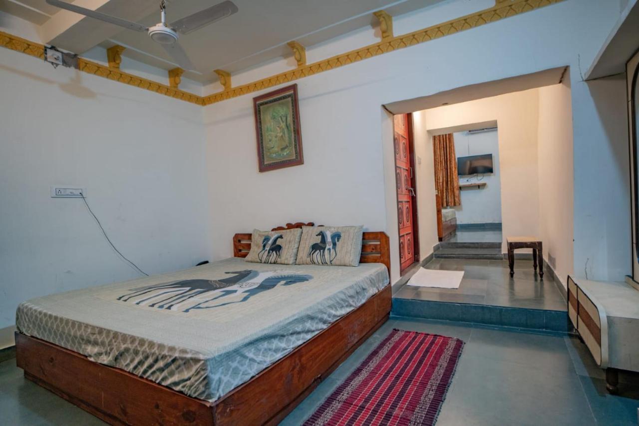 Hotel Ambavgarh Palace Udaipur Esterno foto