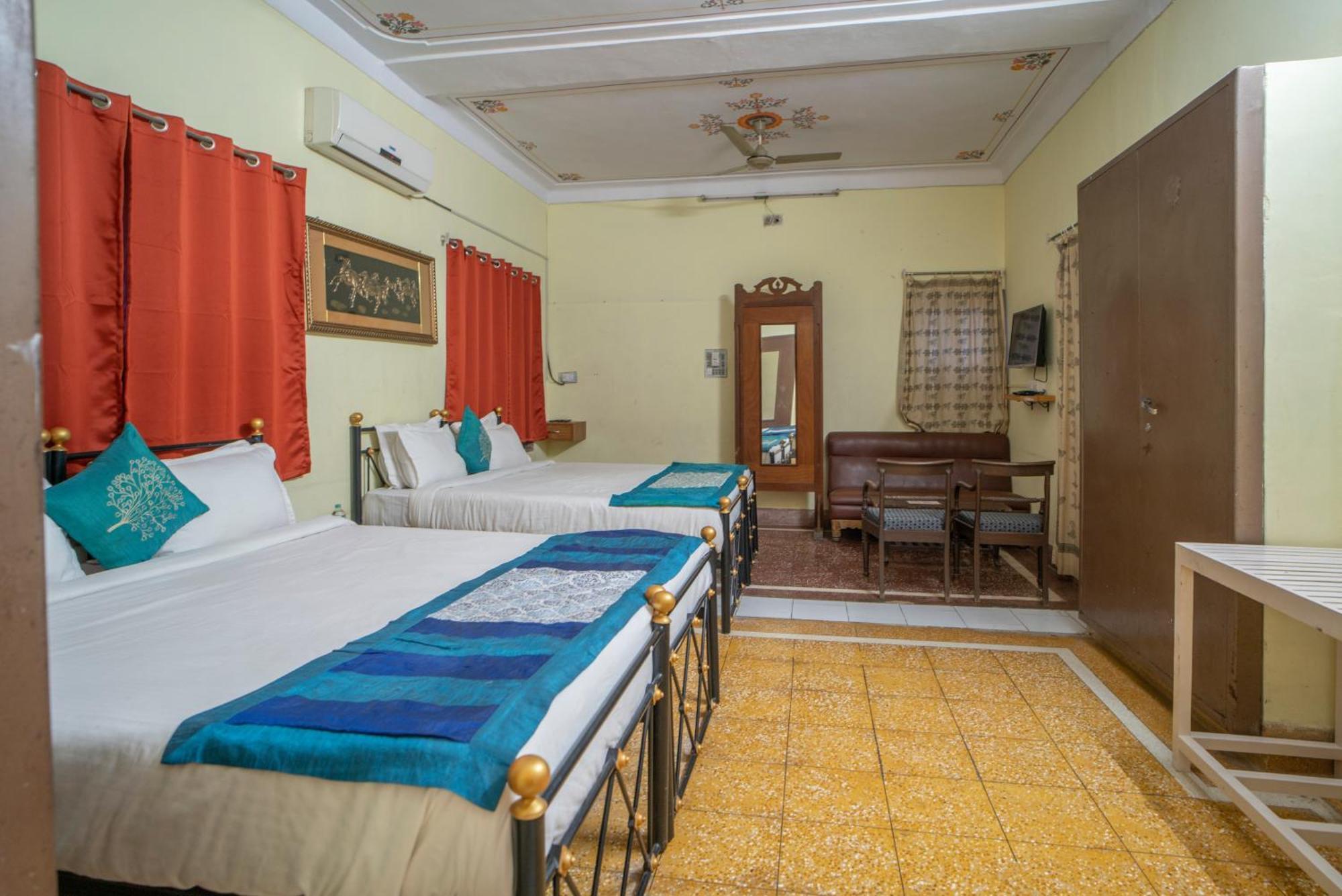 Hotel Ambavgarh Palace Udaipur Esterno foto