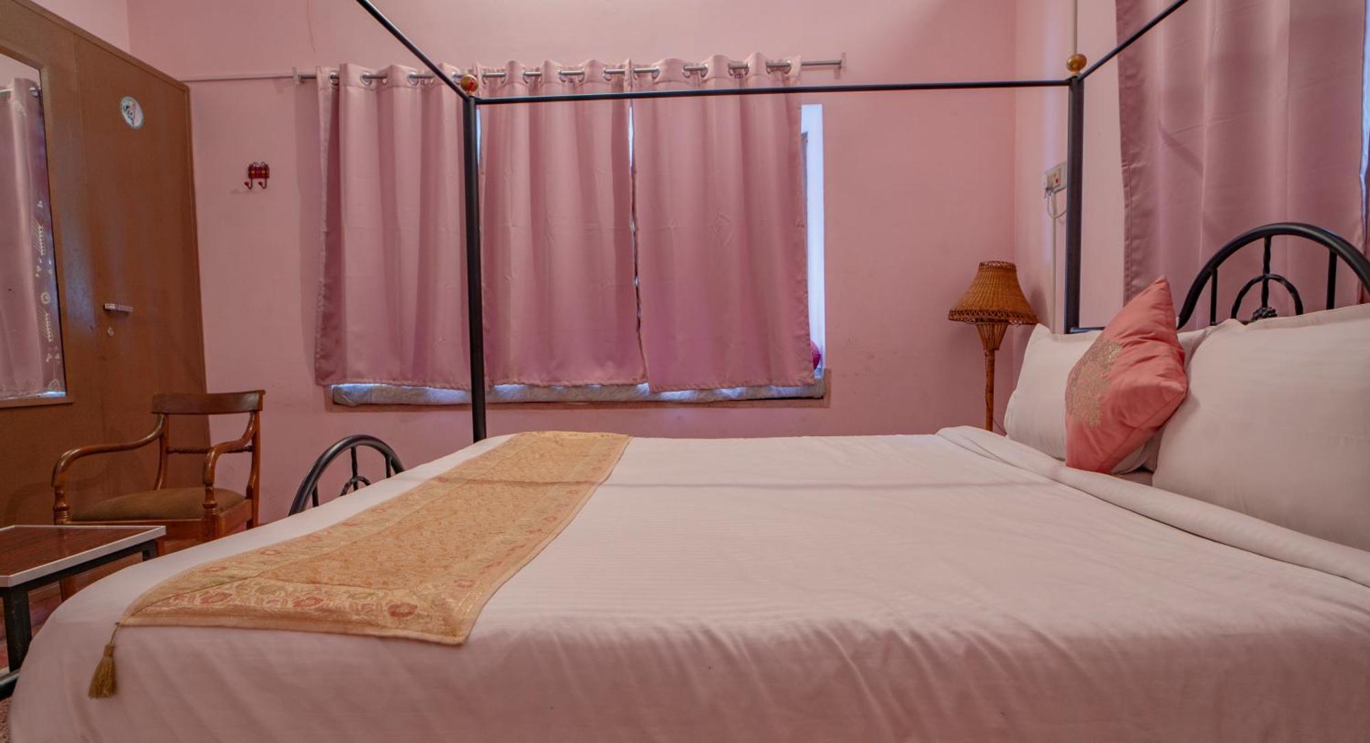 Hotel Ambavgarh Palace Udaipur Esterno foto