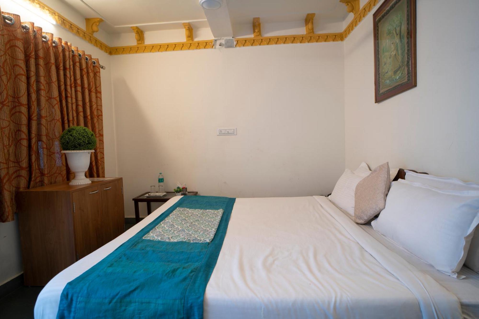 Hotel Ambavgarh Palace Udaipur Esterno foto